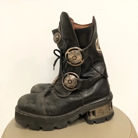 NEW ROCK MENS BLACK LEATHER METAL
HARDWARE LACE UP CYBER PUNK BOOTS SZ 9.5/10 - Picture 1 of 11